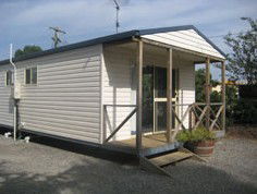 Sheffield Cabins - Accommodation Gladstone 2