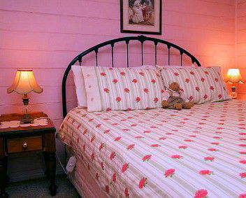 Hollyhock Cottage - Accommodation Gladstone 5