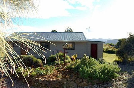 Engadine Cottage - Accommodation Gladstone 1