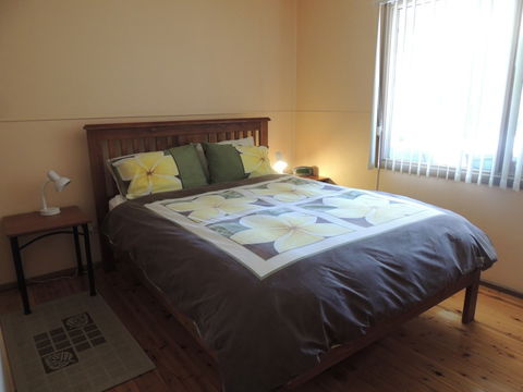 A Paradise Bungalow Waterfront - Accommodation Gladstone 2