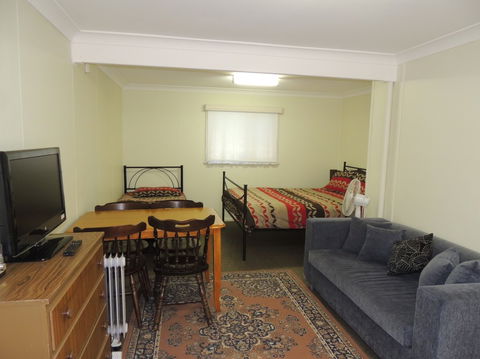 A Paradise Bungalow Waterfront - Accommodation Gladstone 4
