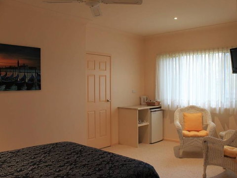 Batemans Bay Manor - Bed And Breakfast - Accommodation Gladstone 4