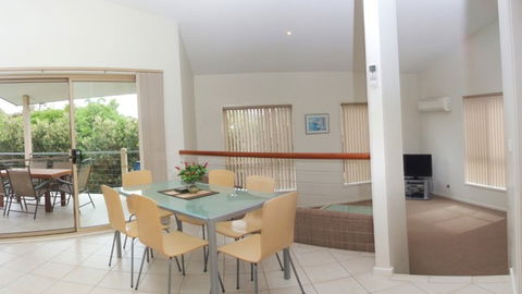 Parker By The Sea - Accommodation Gladstone 0