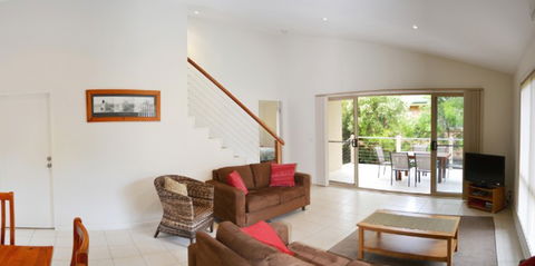 Parker By The Sea - Accommodation Gladstone 1