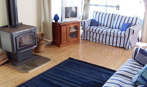 Bush And Bay Cottage - Accommodation Gladstone 4