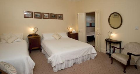 Acacia House Bed And Breakfast - Accommodation Gladstone 4