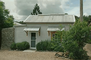 Mavis's Kitchen And Cabins - Accommodation Gladstone 0
