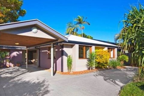 A Surfers Rest - Accommodation Gladstone 2