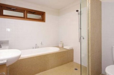A Surfers Rest - Accommodation Gladstone 3
