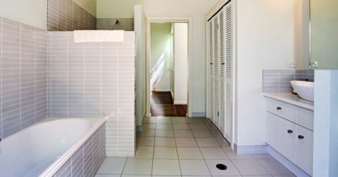 A Summer Cottage - Accommodation Gladstone 0