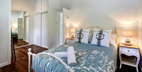 A Summer Cottage - Accommodation Gladstone 2