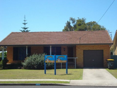 Aunty Mels Dog Friendly Holiday Cottage - Accommodation Gladstone 0