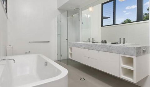 Aamber Beach House At Kiah - Accommodation Gladstone 1