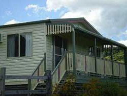 Halls Country Cottages - Accommodation Gladstone 0