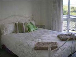 Halls Country Cottages - Accommodation Gladstone 3