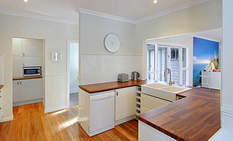 Away On Belongil Fields - Accommodation Gladstone 0
