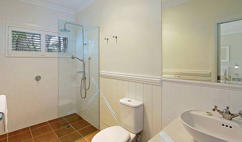 Away On Belongil Fields - Accommodation Gladstone 1