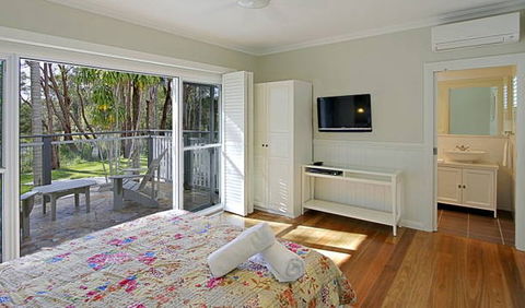 Away On Belongil Fields - Accommodation Gladstone 2