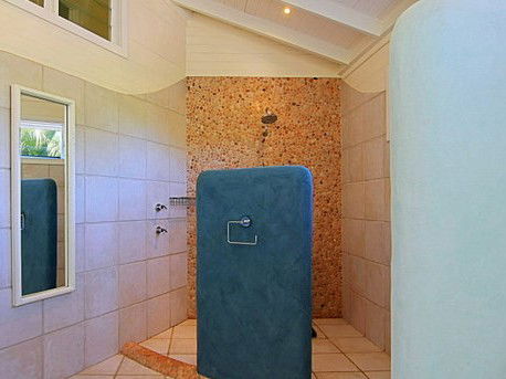 Beachcomber Beach House - Accommodation Gladstone 0
