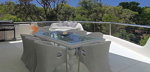 Beachcomber Beach House - Accommodation Gladstone 2
