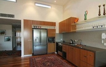 Beach House 17, East On Byron - Accommodation Gladstone 3