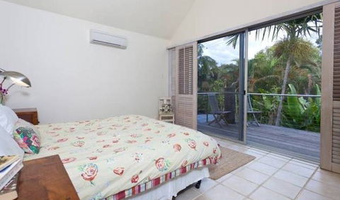 Belongil Summerhouse - Accommodation Gladstone 4