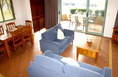 Airy Surfside Unit - Accommodation Gladstone 1