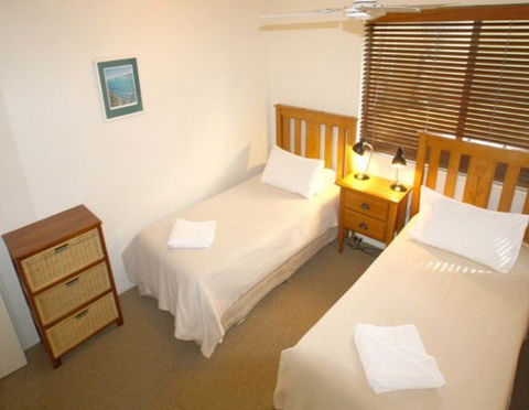 Airy Surfside Unit - Accommodation Gladstone 2