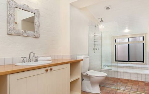 Beachwood - Accommodation Gladstone 1