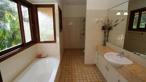 Abbies Beach House - Accommodation Gladstone 0