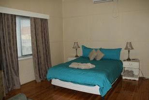 Apartment 1 On Oxide - Accommodation Gladstone 2