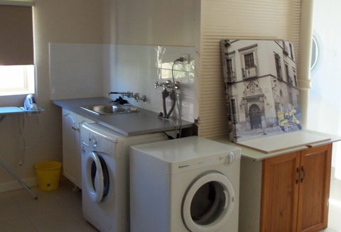 Apartment 2 On Oxide - Accommodation Gladstone 3