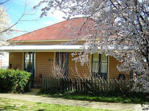 Cooma Cottage - Accommodation - Accommodation Gladstone 0