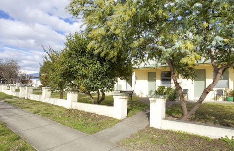 Tumut Apartments - Accommodation Gladstone 0