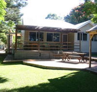 Pine Cottage - Accommodation Gladstone