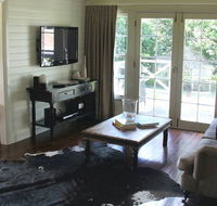 Book Barn Cottage - Accommodation Gladstone