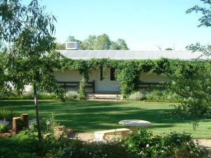 Wilga Park Cottage - Accommodation Gladstone 0