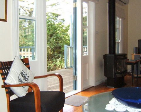 AppleBlossom Cottage - Accommodation Gladstone 2
