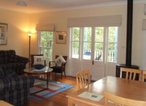 AppleBlossom Cottage - Accommodation Gladstone 4