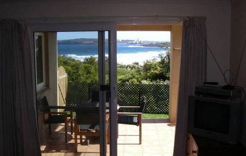 A Beach House Near Manly - Accommodation Gladstone 2