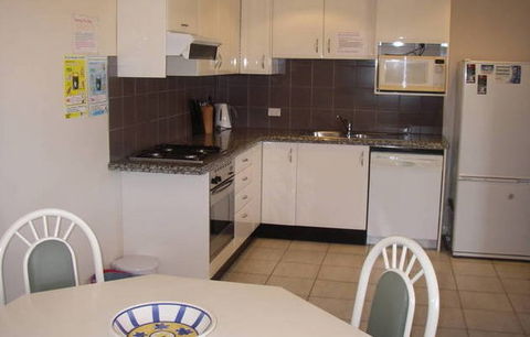 A Beach House Near Manly - Accommodation Gladstone 3