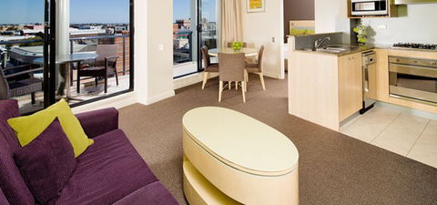 BreakFree On George - Accommodation Gladstone 2