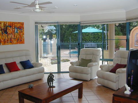 Golden Cane Bed And Breakfast - Accommodation Gladstone 0