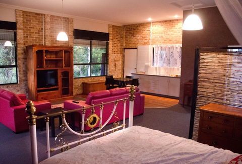 Mirambeena Retreat - Accommodation Gladstone 2