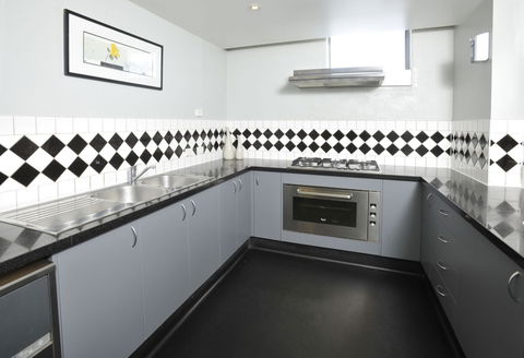 Sleep And Go Hotel, Preston - Accommodation Gladstone 0