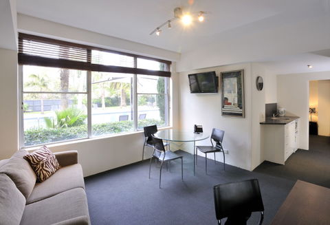 Sleep And Go Hotel, Preston - Accommodation Gladstone 1