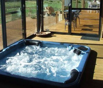 Cloud Nine Spa Chalets - Accommodation Gladstone 1