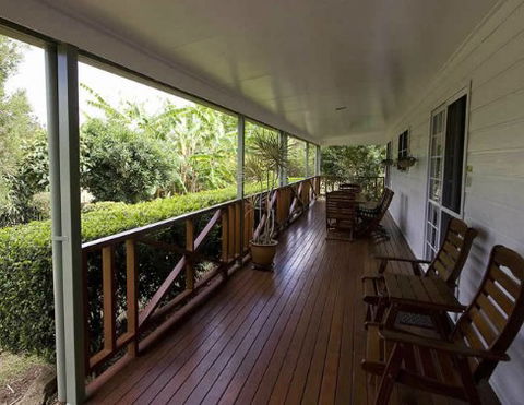 Birds 'n' Bloom Cottages - Accommodation Gladstone 3