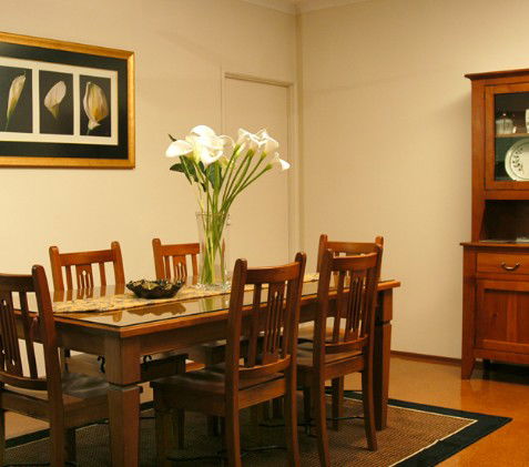 Birds 'n' Bloom Cottages - Accommodation Gladstone 4