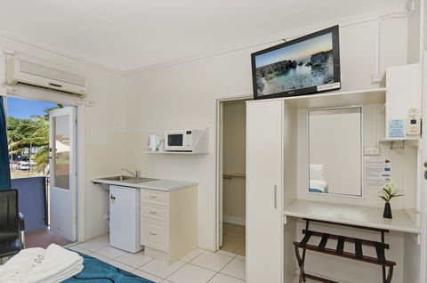 Strand Motel - Accommodation Gladstone 4